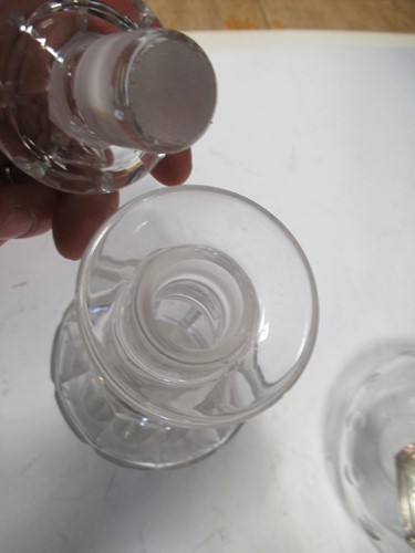 Lot 32 - A group of cut glassware including five...