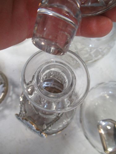 Lot 32 - A group of cut glassware including five...