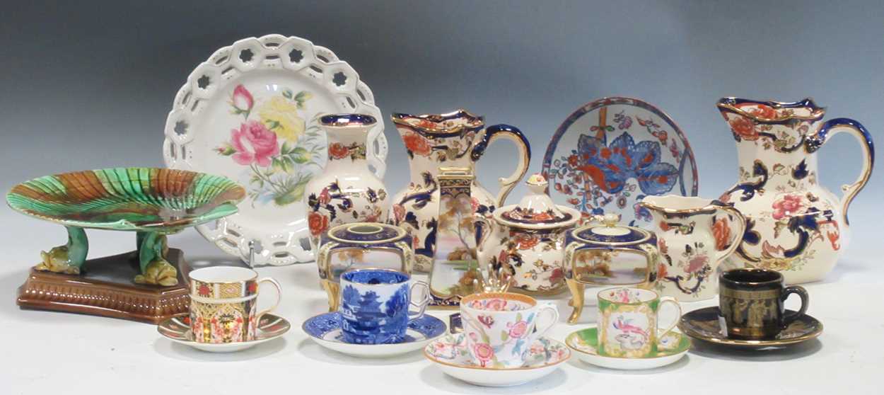 Lot 20 - Collection of decorative china and glass...