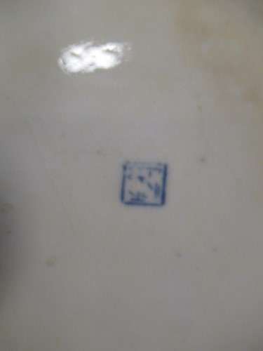 Lot 20 - Collection of decorative china and glass...
