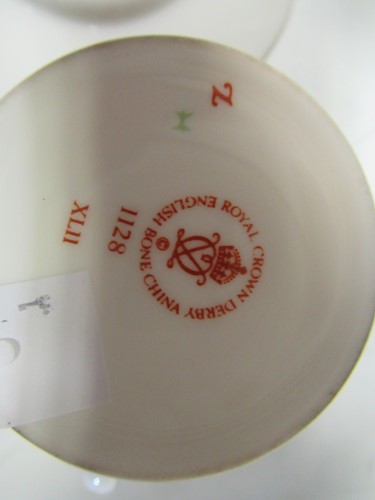 Lot 20 - Collection of decorative china and glass...