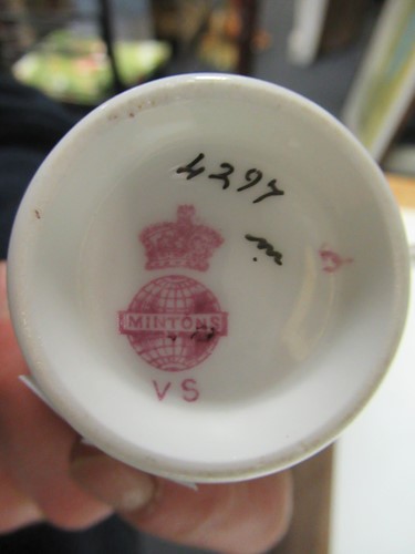 Lot 20 - Collection of decorative china and glass...