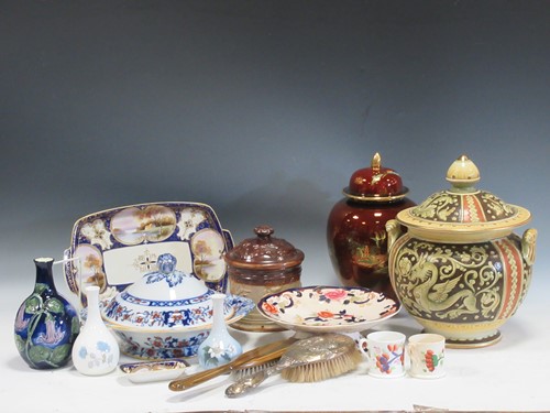 Lot 20 - Collection of decorative china and glass...