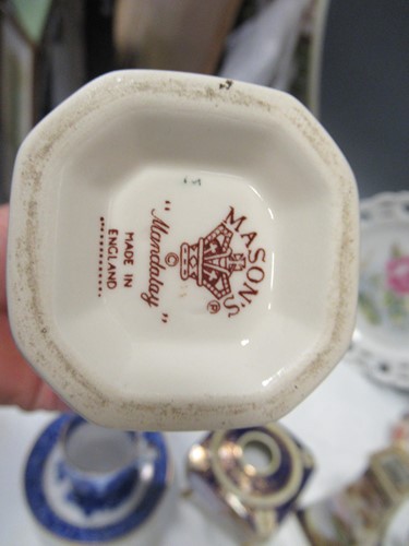 Lot 20 - Collection of decorative china and glass...