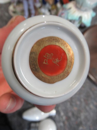 Lot 20 - Collection of decorative china and glass...