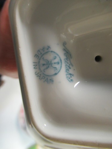 Lot 20 - Collection of decorative china and glass...