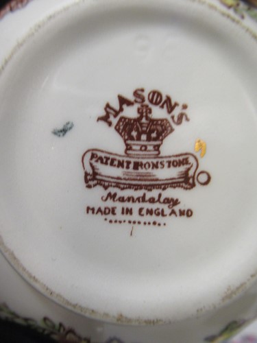Lot 20 - Collection of decorative china and glass...