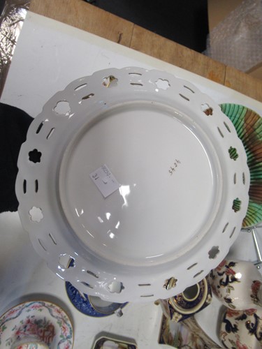 Lot 20 - Collection of decorative china and glass...