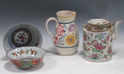 Lot 48 - A Famille Rose teapot together with two Imari...