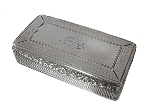 Lot 363 - A William IV silver snuff box