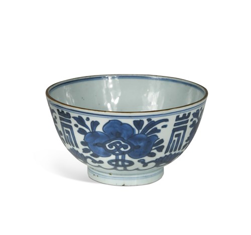 Lot 3 - A Chinese blue and white porcelain bowl, late Ming/early Qing Dynasty