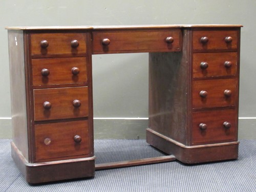 Lot 418 - A early 20th century mahogany inverted...