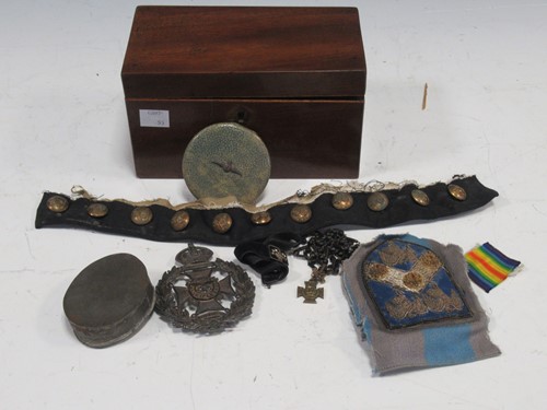Lot 82 - A collection of military items to include a...