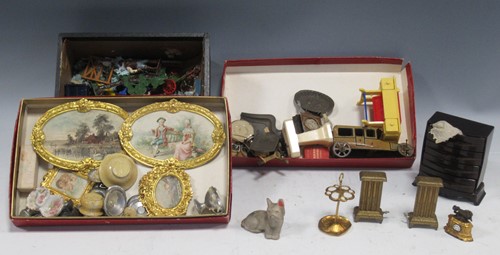 Lot 126 - A collection of Dolls house furniture and...
