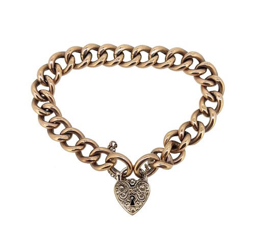 Lot 56 - A decorative curb bracelet