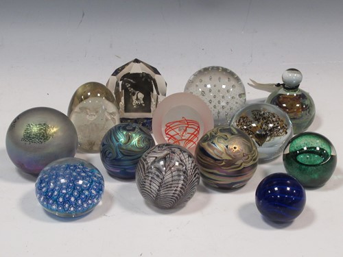 Lot 37 - A collection Murano, Medina, Ocra and other...