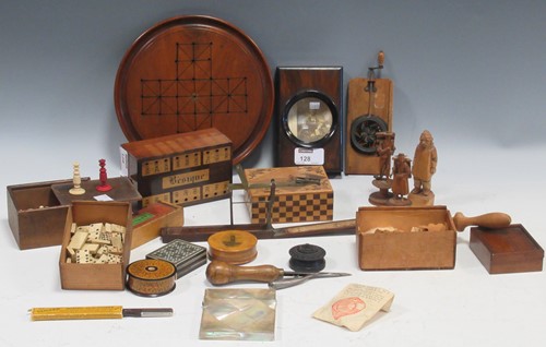 Lot 128 - A collection of treen and collectors items...