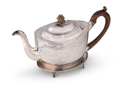 Lot 473 - A George III 18th century silver teapot and stand, mark of Peter & Ann Bateman