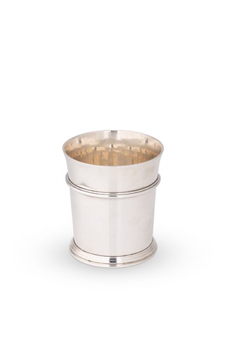 Lot 515 - A George V silver beaker