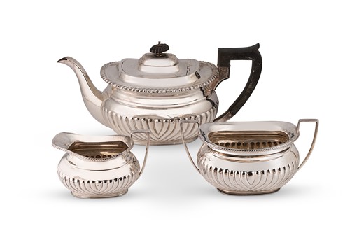 Lot 502 - An Edward VII silver 3-piece tea set