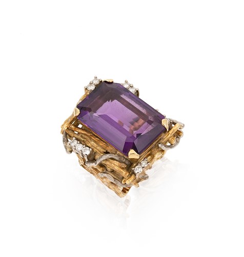 Lot 67 - An amethyst and diamond ring