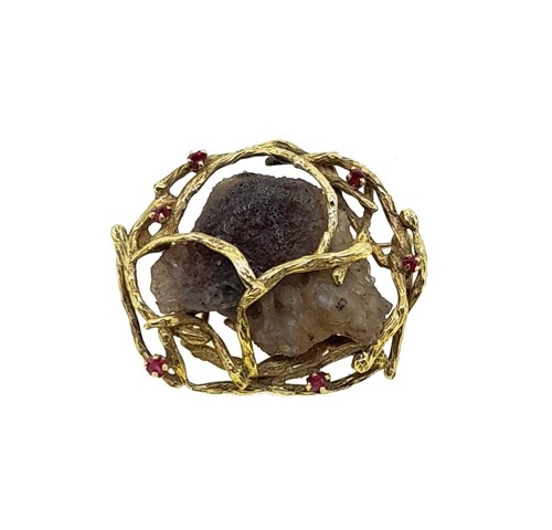 Lot 164 - An abstract crystal brooch