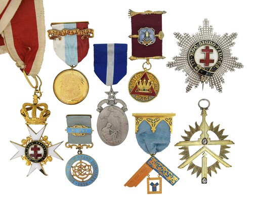 Lot 404 - A rare George III silver gilt Masonic open badge