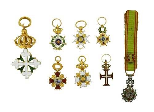 Lot 402 - Miniature world chivalric and heraldic orders