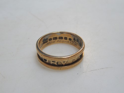 Lot 155 - A Victorian hallmarked 18ct gold mourning ring,...