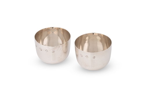 Lot 532 - A pair of late 20th century silver tumbler cups