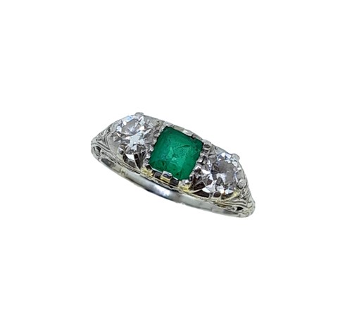 Lot 172 - An emerald and diamond carved ring