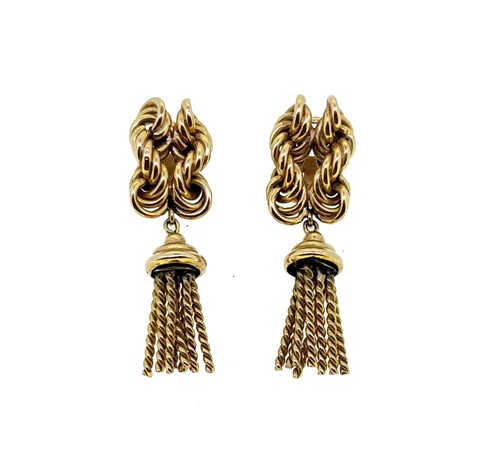 Lot 224 - A pair of tassel style ear clips