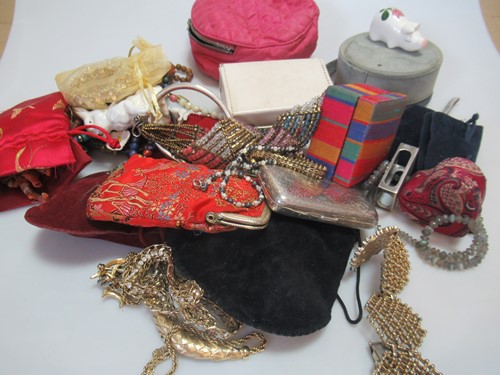 Lot 179 - A large collection of costume jewellery