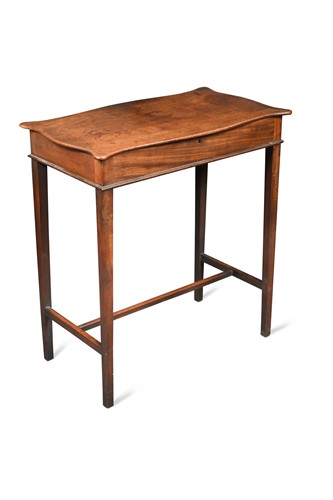 Lot 362 - A George III serpentine topped mahogany occasional table