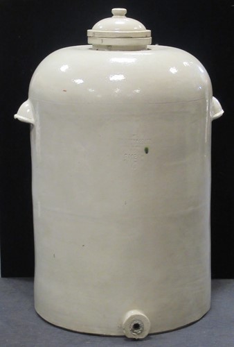Lot 409 - Large Royal Doulton pottery water cistern,...