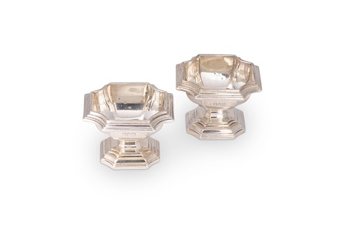 Lot 506 - A pair of George V Britannia silver pedestal salts