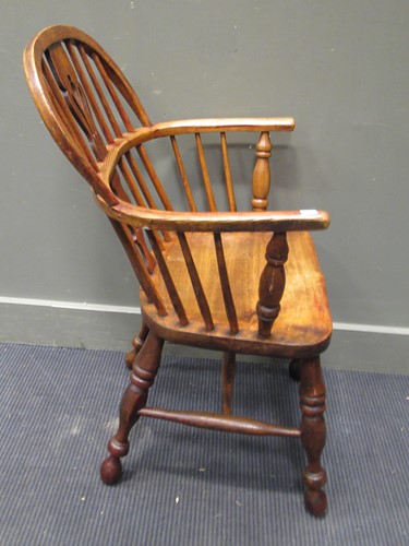 Lot 335 - A Windsor armchair on turned legs united by a...