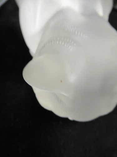 Lot 11 - A Lalique cat, in prone position, 12 x 24 x 13cm