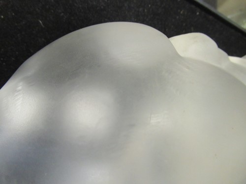 Lot 11 - A Lalique cat, in prone position, 12 x 24 x 13cm