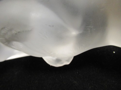 Lot 11 - A Lalique cat, in prone position, 12 x 24 x 13cm