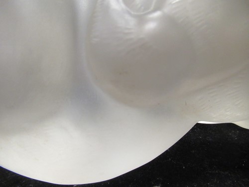 Lot 11 - A Lalique cat, in prone position, 12 x 24 x 13cm