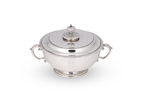 Lot 521 - A George V silver two handled bowl and cover