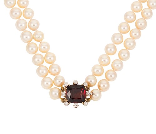 Lot 55 - A double row pearl choker