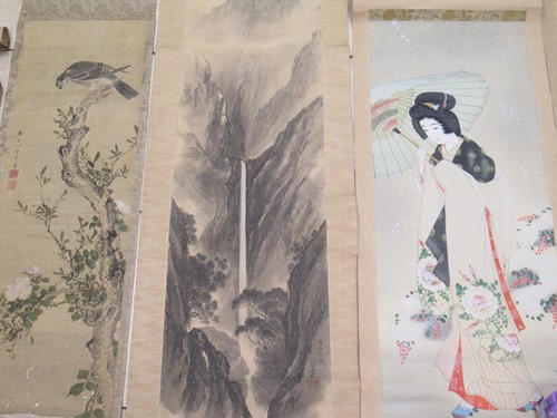 Lot 165 - A collection of Japanese scrolls depicting...