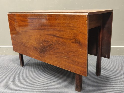 Lot 376 - A 19th century mahogany drop leaf dining table,...