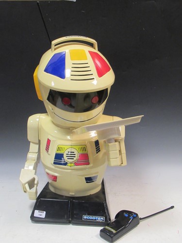 Lot 141 - A Scooter 2000 robot