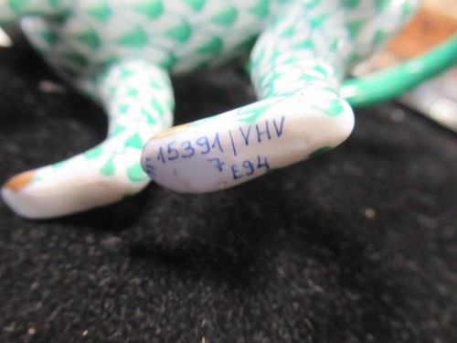Lot 50 - Herend green fishnet walking monkey no.15391,...