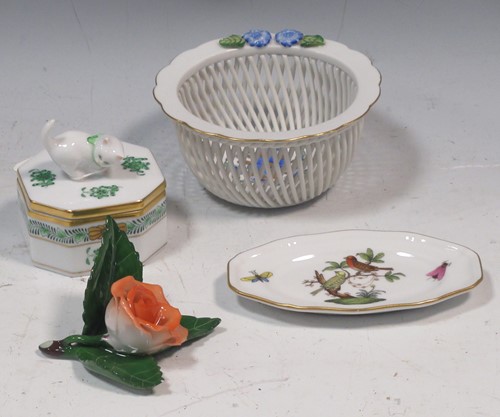 Lot 51 - Herend lattice bowl, a pin dish, cat-lid...
