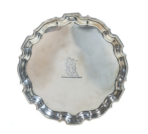 Lot 467 - A George II silver waiter