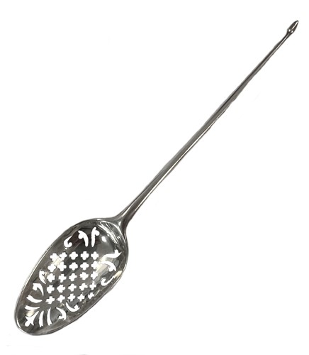 Lot 411 - An 18th century silver mote spoon